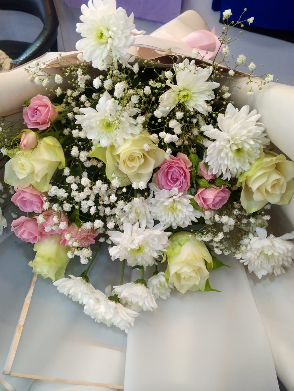 Chrysanthemum with pink / white Rose and Baby's breath Luxury Bouquet