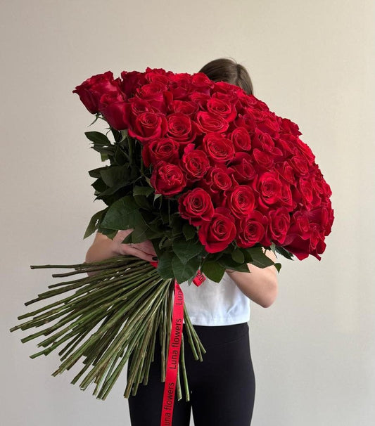 101 Red Roses imported (70 cm / 28 inches)